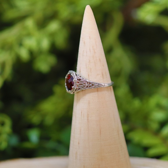 Vintage 2 Carat Garnet Filigree Ring - Picture 2 of 2